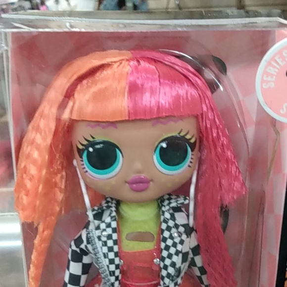 LOL SUPRISE NEONLICIOUS OUTRAGEOUS MILLENNIAL GIRLS SERIES 1NEW FACTORY SEALED - Picture 2 of 2